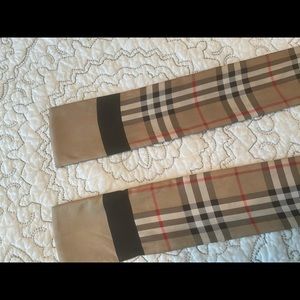 Burberry logo skinny scarf with a pull